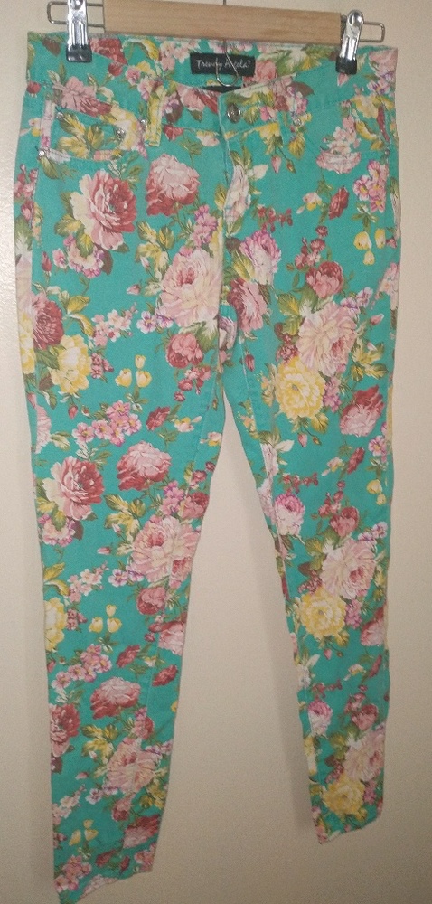 Beautiful flowered pants!!
